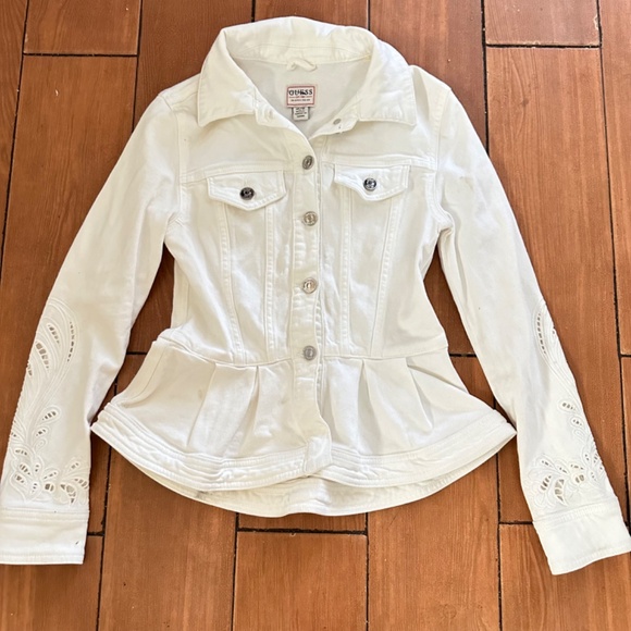 Guess jacket with embroidered details on the sleeves, size XS. The jacket also h - Picture 10 of 12